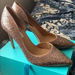 New INC gorgeous heels size 8M